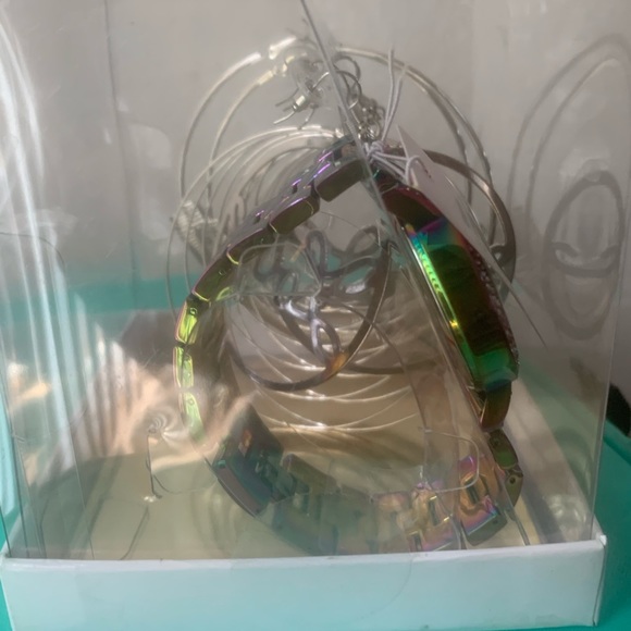 Rocawear Watch and 3 pairs of earrings set - Picture 4 of 6